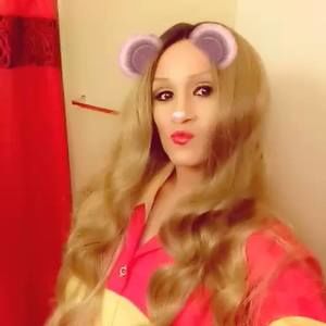 Meet your Posher, Mia